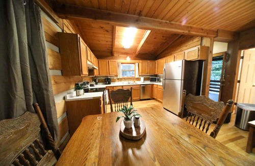 Purlear Cabin | Creekside Overlook Cabin | Fireplace