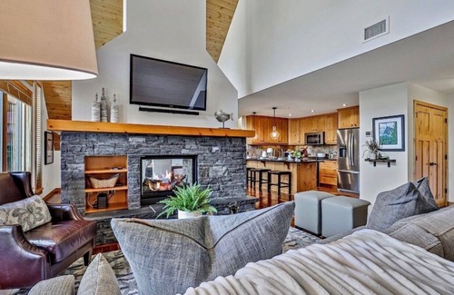 Canmore Condo | Creekside Perfect Penthouse| | Mountain Views | Hot Tub | Prime Location