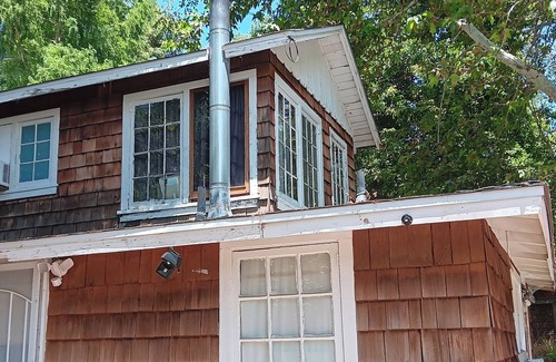Patton Bed & Breakfast | "Creekside Retreat: Cozy 2-Bedroom Haven with Scenic Views"