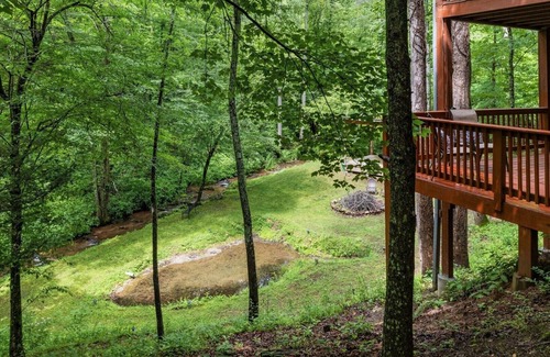 Hiawassee House | Creekside Retreat in Hiawassee Near Helen GA