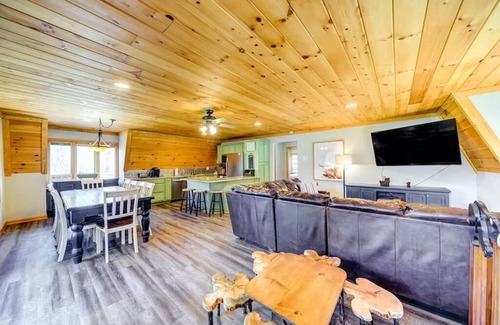 Ellijay Cabin | Creekside Retreat on Mountaintown Creek