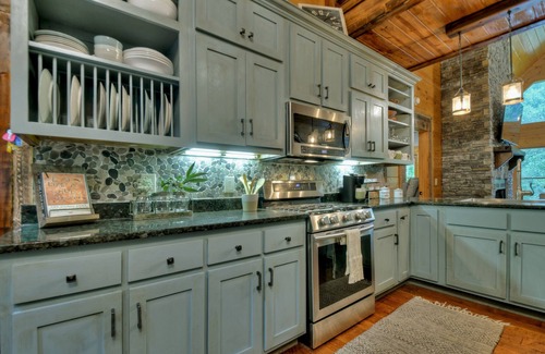 Ellijay House | Creekside Solitude/Luxury 5 BR/5B/Firepit/Game Room/Wrap-Around Porch/Hot Tub