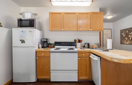 Fall River Estates Condo | Creekside Suite 16 River View!