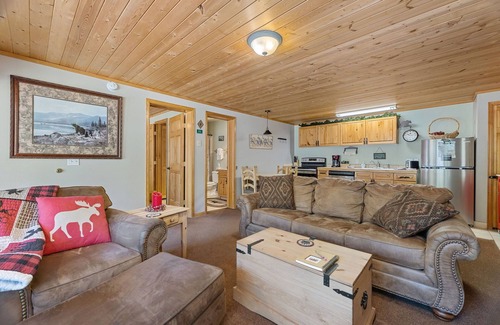 Fall River Estates Condo | Creekside Suite 22 River View!
