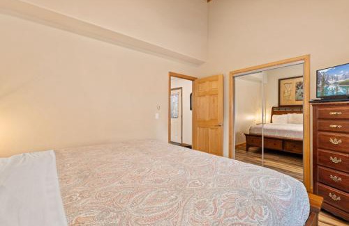 Fall River Estates Apartment | Creekside Suites 11 by Estes Park Condos