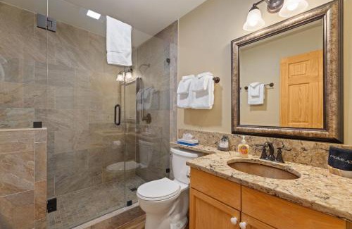 Fall River Estates Apartment | Creekside Suites 11 by Estes Park Condos