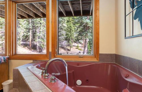 Fall River Estates Apartment | Creekside Suites 17 by Estes Park Condos
