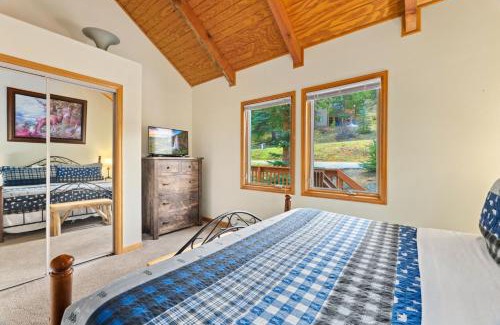 Fall River Estates Apartment | Creekside Suites 21 by Estes Park Condos