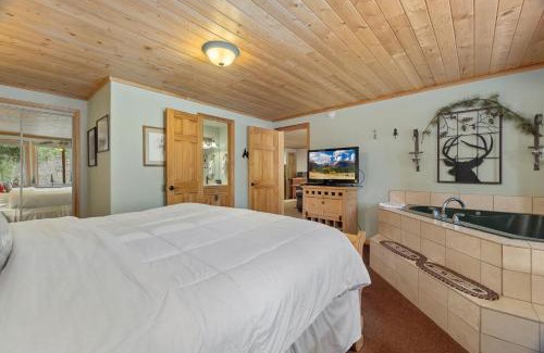 Fall River Estates Apartment | Creekside Suites 22 by Estes Park Condos