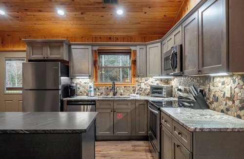 Cosby House | Creekside + Swim step & Floats | Fire Pit & Hot Tub