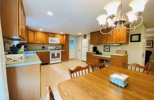 Conway House | Crescent Cape -Great location/Family Friendly/Dog Friendly/Private