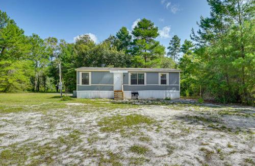 Crescent City House | Crescent City Home with Charcoal Grill Near 3 Lakes