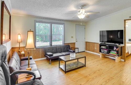 Crescent City House | Crescent City Home with Charcoal Grill Near 3 Lakes