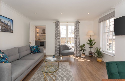 Upper Town Apartment | Crescent Mews Apartment