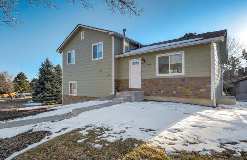 Central Colorado Springs House | Cresthaven Hall 2 Mins to UCCS Family Fun & BBQ