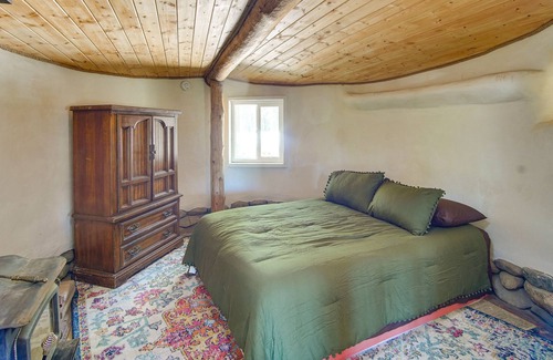 Crestone Apartment | Crestone Whimsy - Bohemian Mountain Retreat!