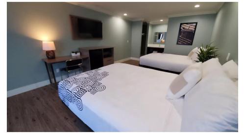 Inglewood Hotel | Crestridge Inn Near LAX, SoFi Stadium & Intuit Dome