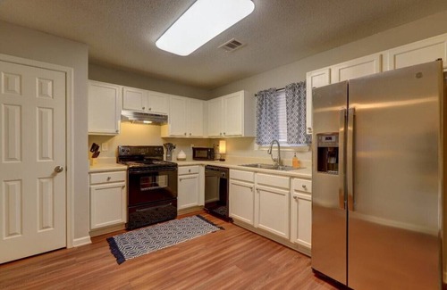 Austell House | Crestside 7271 · Conveniently located next to I-20/SixFlags/Atlanta