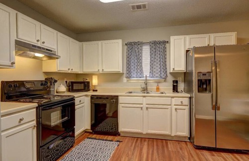 Austell House | Crestside 7271 · Conveniently located next to I-20/SixFlags/Atlanta