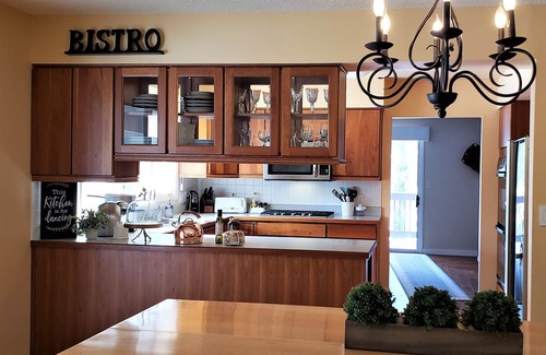 Stevensville House | CRESTWOOD HOUSE - Rustic Ravine Glam in the Heart of Lake Michigan's Vineyards.