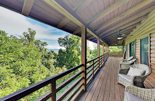 Royal Pines House | Crestwood Retreat