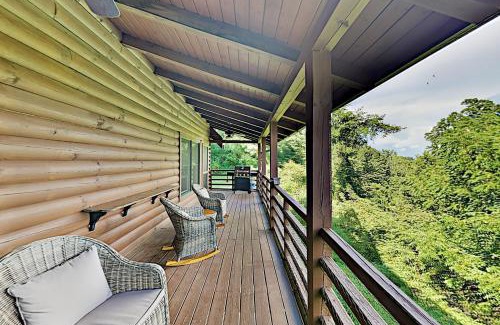 Royal Pines House | Crestwood Retreat