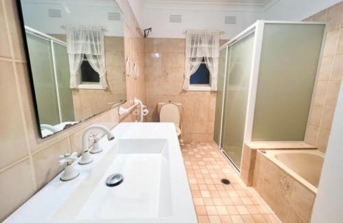 West Wyalong House | Creswell Street Cottage