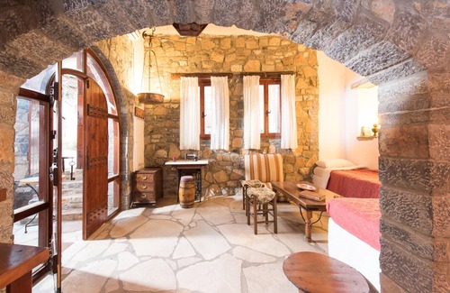 Mavrikiano House | Cretan Traditional Stone Home (Efterpi)