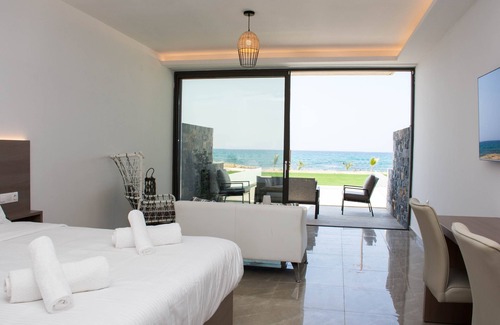 Kato Gouves Bed & Breakfast | Crete Resort Sea Side Deluxe Sea View Private Pool