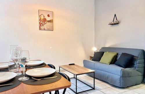 Saint-Chamas Apartment | Creux de l'Église - 2 Appartements cosy, 2 Salles de Bains, 8 personnes