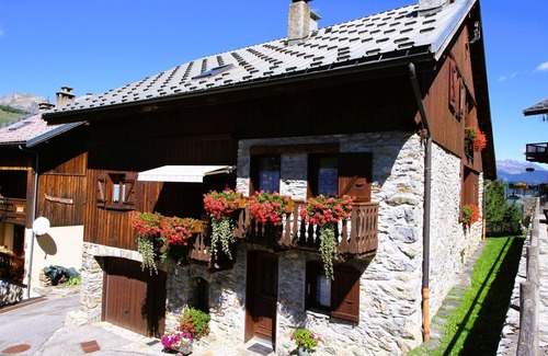 Valmorel Ski Chalet | Crève Tête 3 rooms 60 m2 200 m from the free bus stop and 300 m from the ski lift