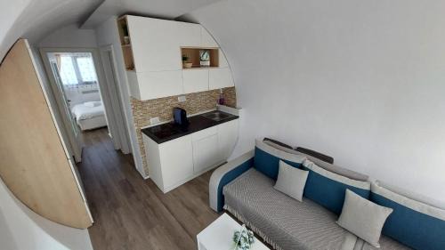 Bicaz House | Criber House - Casa din Fibra de sticla pe ponton plutitor