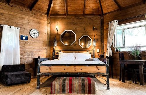 Ramot Cabin | Crimson View
