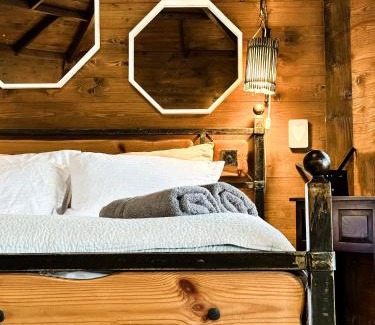 Ramot Cabin | Crimson View