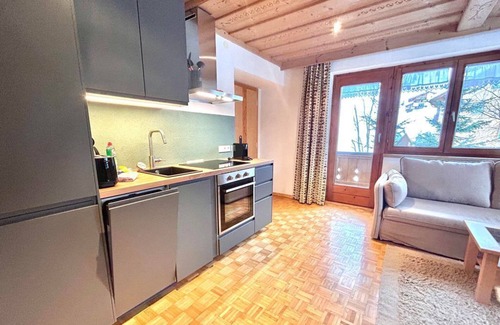 Warth Bed & Breakfast | Crispy house - House Wallis