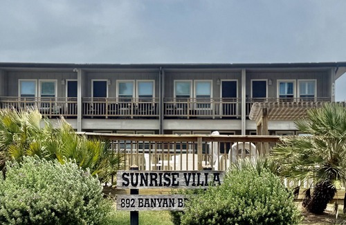 Port Aransas Condo | Cristy's Crab Shack @ Sunrise Villas