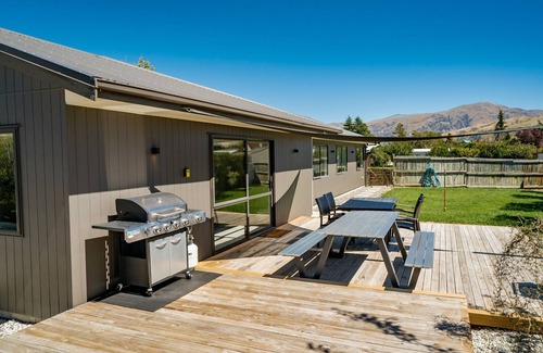 Lowburn House | Cromwell Charmer - Cromwell Holiday Home