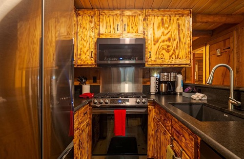 Sautee Nacoochee Cabin | Crooked Creek Cabin - Renovated, Vintage Log Cabin Waterfront Property
