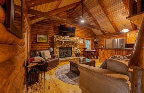 Sautee Nacoochee Cabin | Crooked Creek Cabin - Renovated, Vintage Log Cabin Waterfront Property