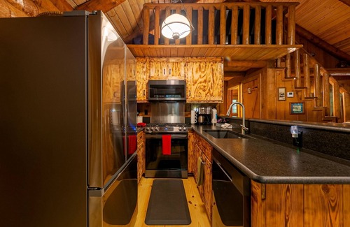 Sautee Nacoochee Cabin | Crooked Creek Cabin - Renovated, Vintage Log Cabin Waterfront Property