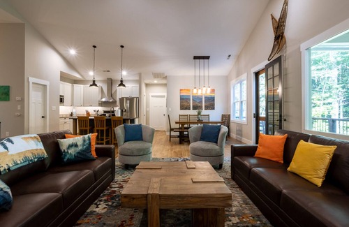 Fairview House | Crooked Maple Cottage | Quaint, Pet-Friendly Home Near Asheville!