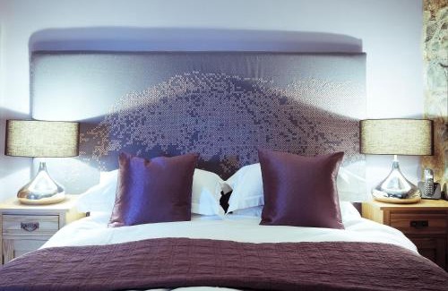 Dolgellau House | Cross Foxes - Bar Grill Rooms