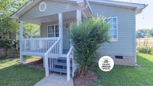 Downtown Chattanooga House | Crossroads Cottage l Grill & high speed internet