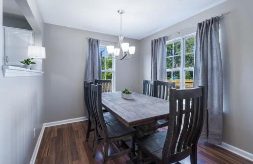 Downtown Chattanooga House | Crossroads Cottage l Grill & high speed internet
