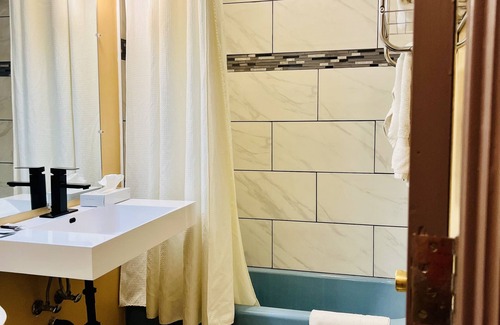 Elkhorn Hotel | Crossroads Motel