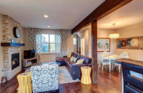 Frisco House | Crossroads Townhome 681B