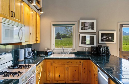Livingston Cottage | Crow Cabin- Cozy Cabin with amazing views on 20 Acres in the Paradise Valley!