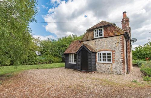 Faversham House | Crow Cottage by Bloom Stays