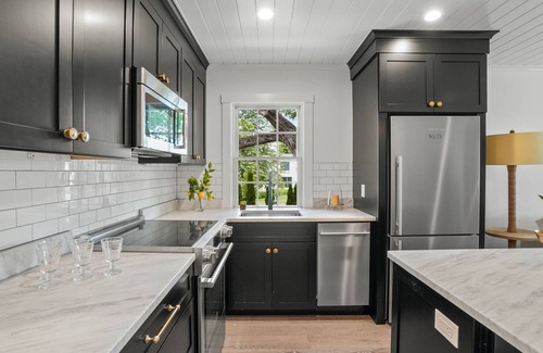 Cape Porpoise Apartment | "Crow's Nest", Luxurious One-Bedroom in Historic Cape Porpoise