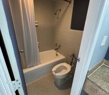 Cartersville Hotel | Crown Inn